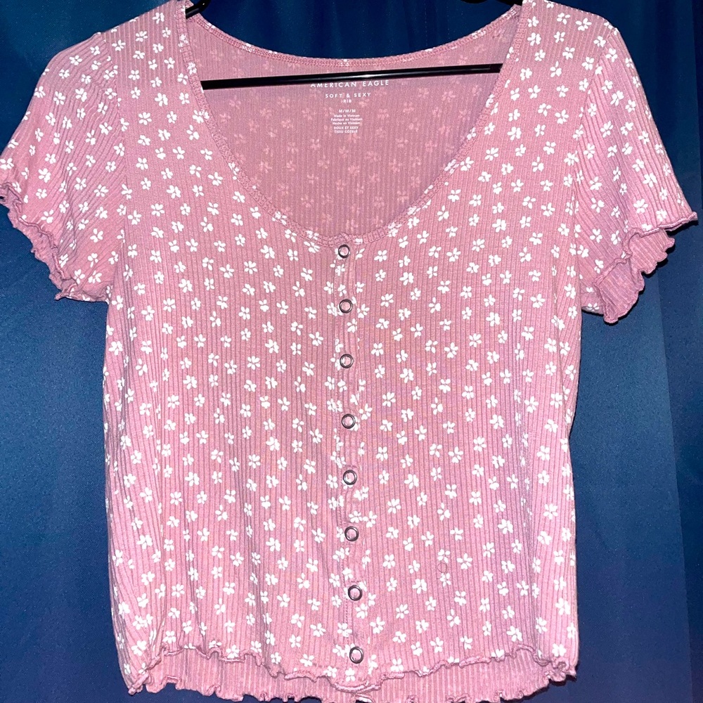 Cropped American Eagle T-Shirt. The shirt is cute, but not really my color!